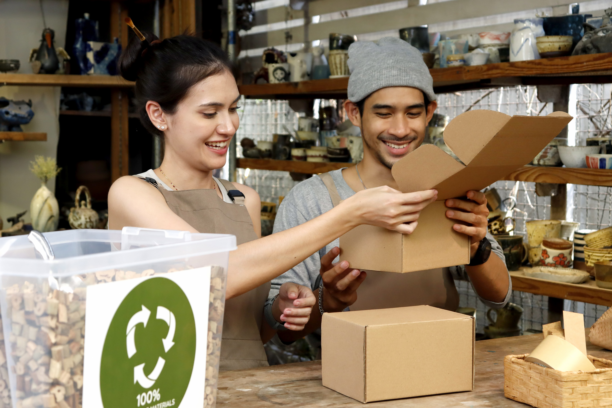 Pottery product owner sells products online and shipping, Natural products and packaging, Recyclable materials.