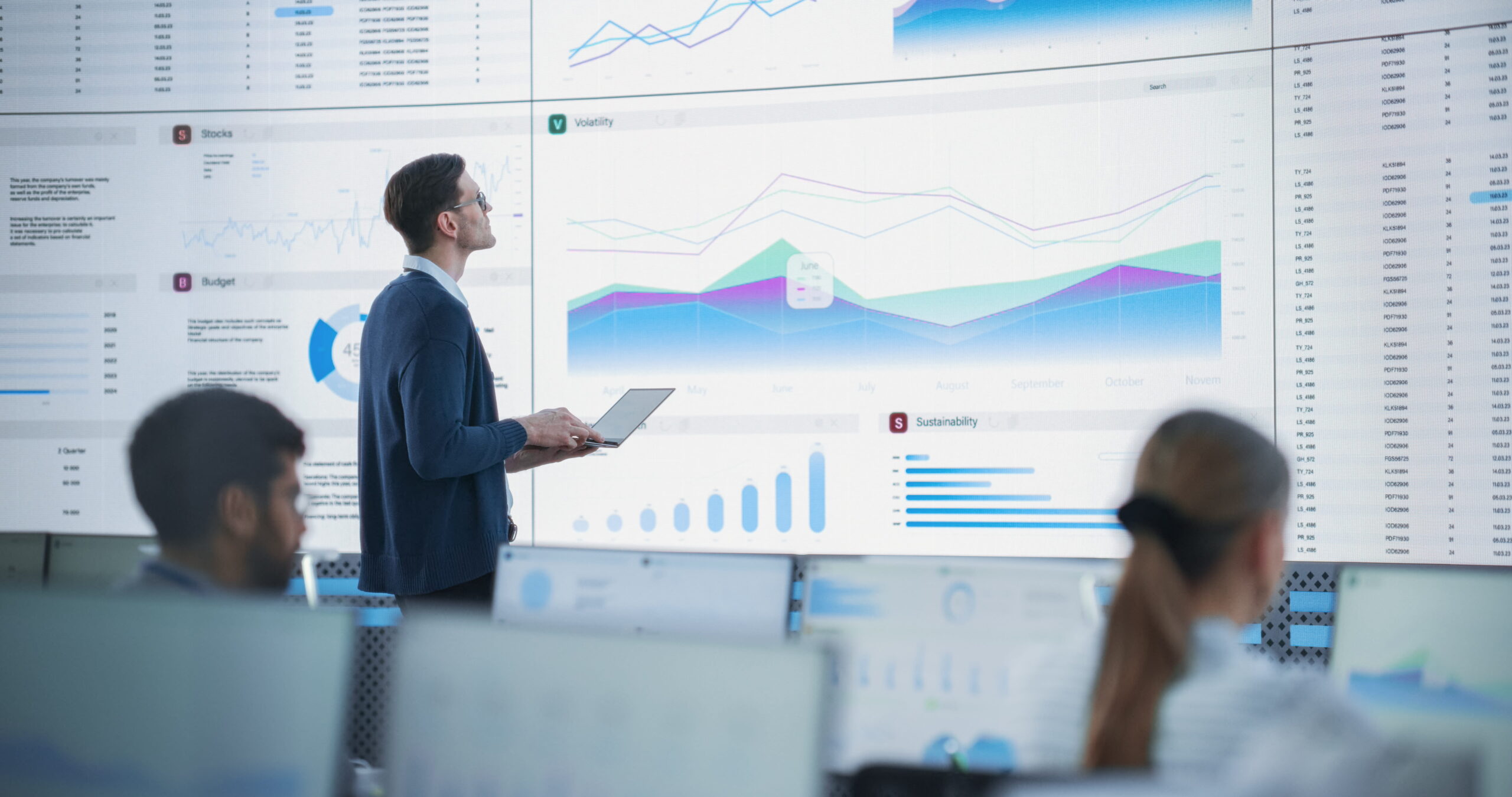 顧客インサイトを、優先順位付けされた、大きな効果をもたらすアクションへと転換する