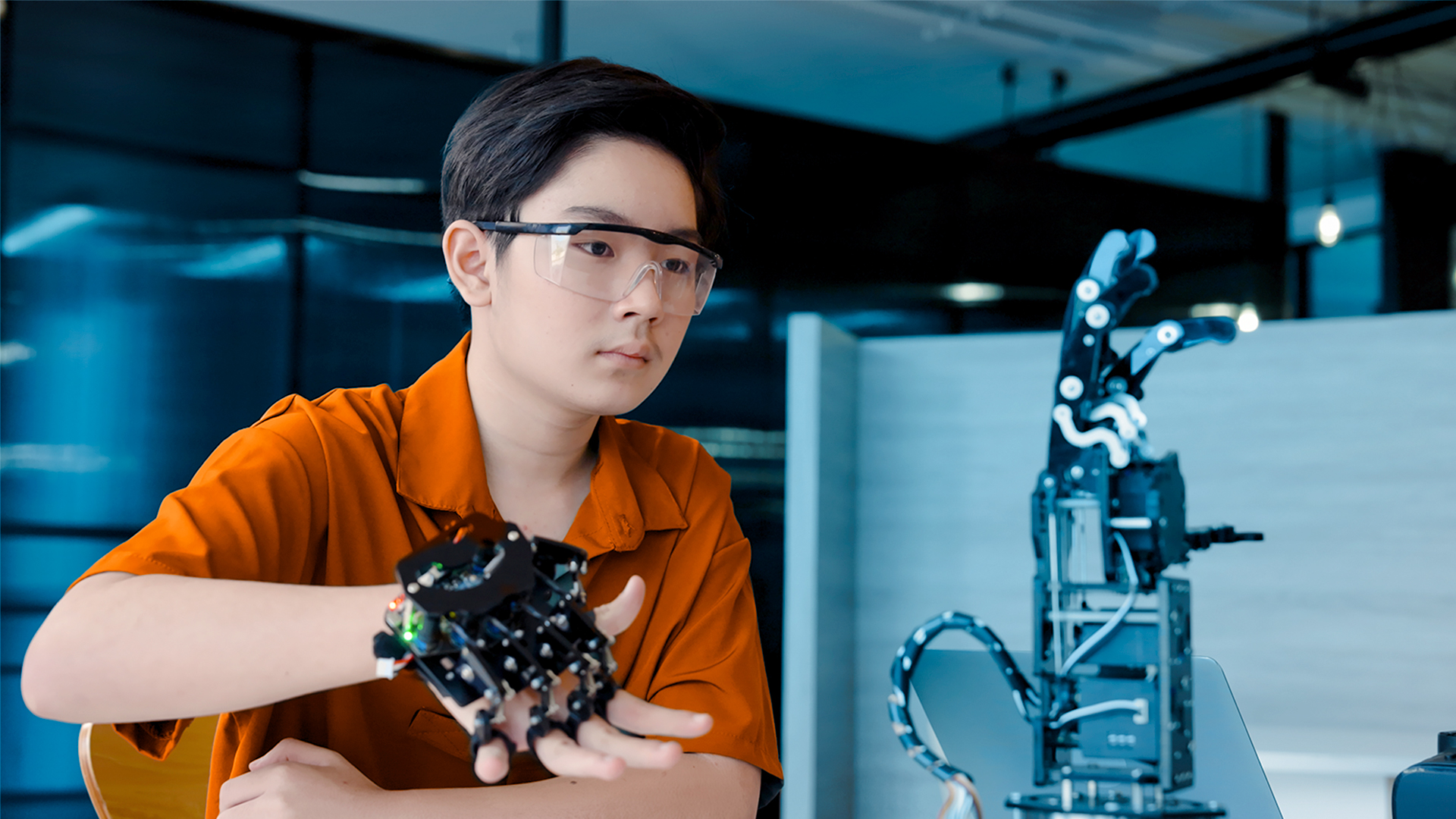 Designing hybrid AI-human service models
